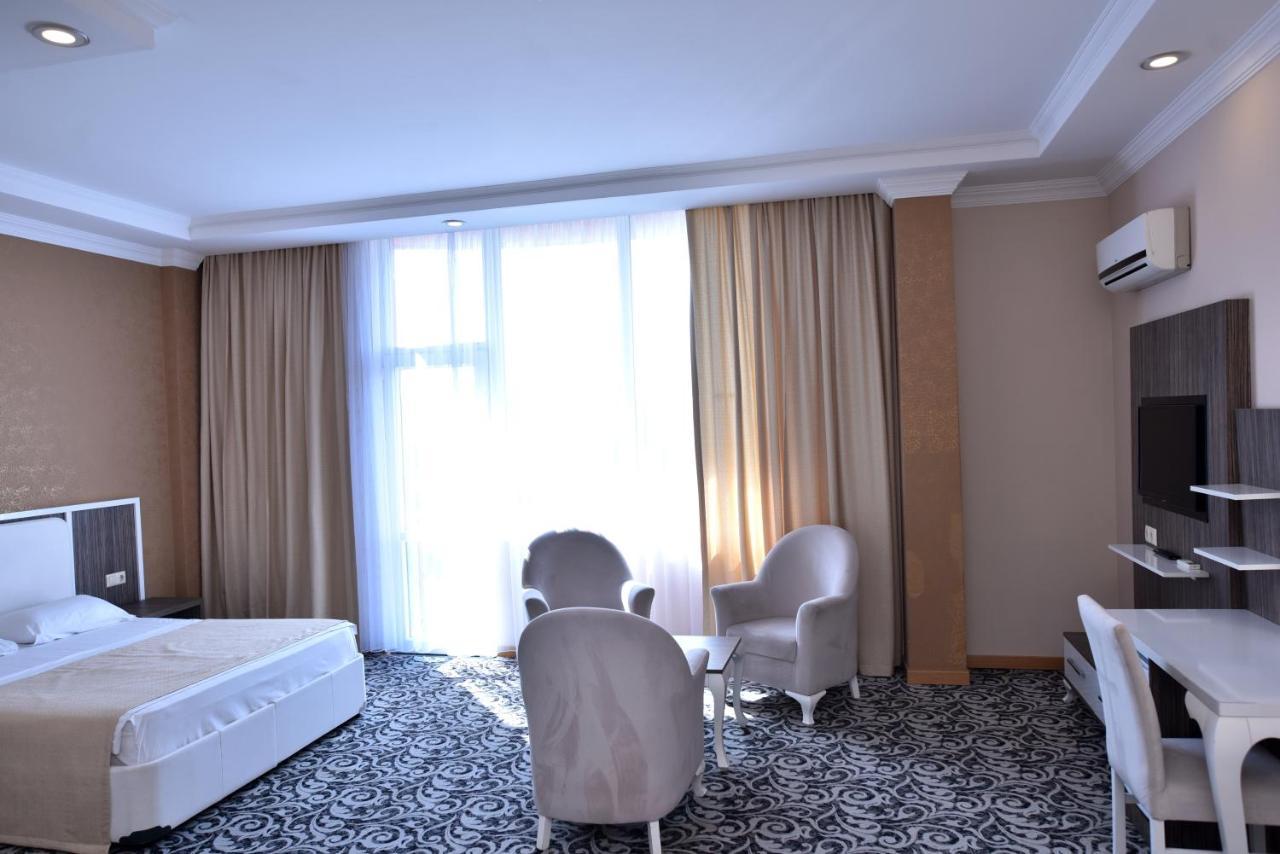 Grand Georgian Palace Batumi Esterno foto