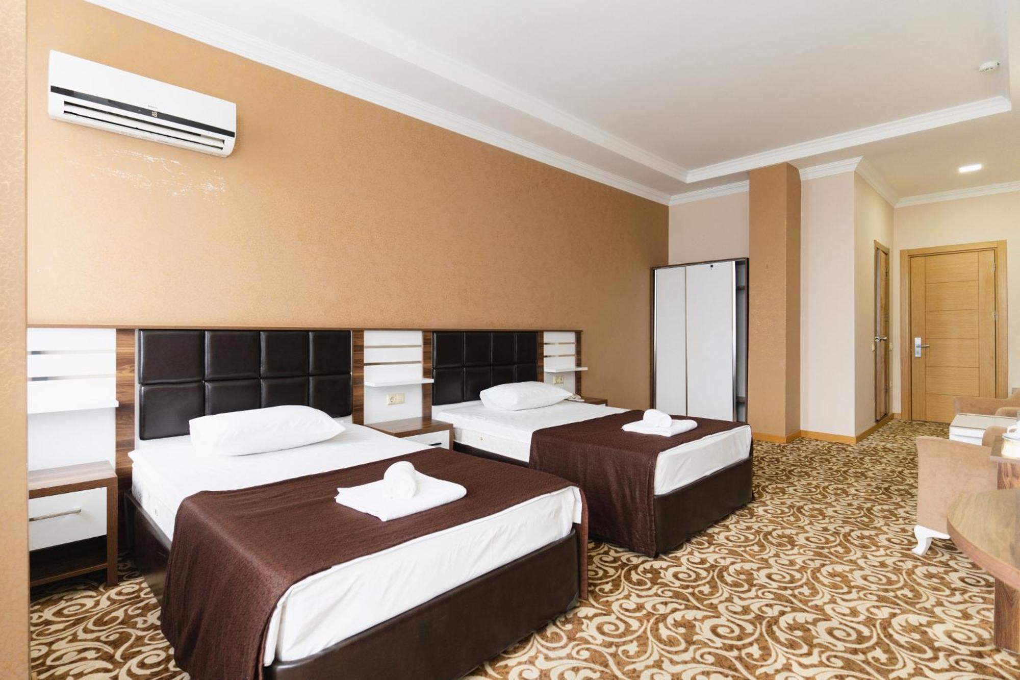 Grand Georgian Palace Batumi Esterno foto