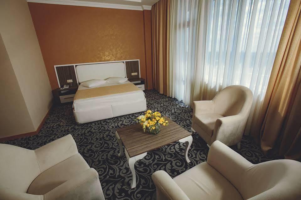 Grand Georgian Palace Batumi Esterno foto